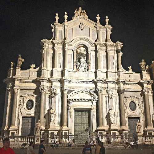 Balade nocturne dans Catane. La cathédrale de Sant'Agata. Italie, Catane.