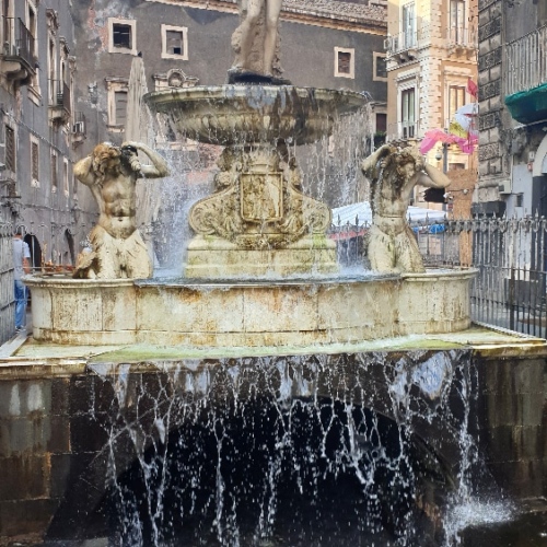 Fontaine de l'Amenano. Italie, Catane.