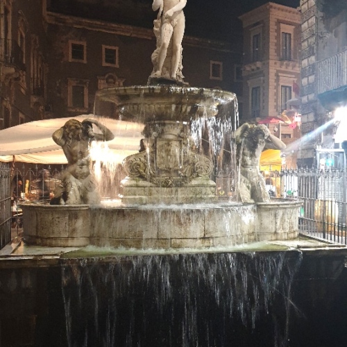 Fontaine de l'Amenano. Italie, Catane.
