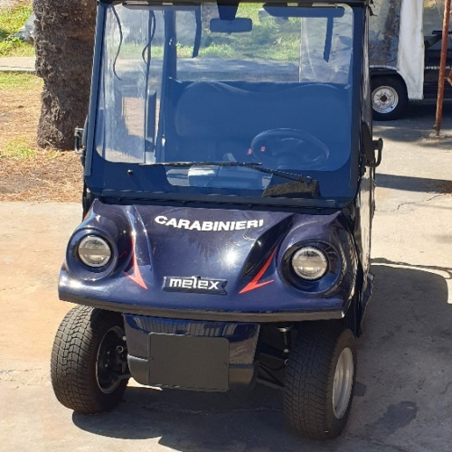 Le véhicule électrique des carabiniers. Italie, Stromboli.