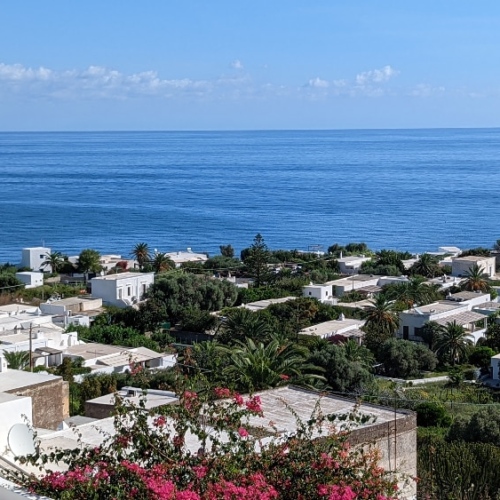 Balade dans les ruelles de Stromboli. Italie, Stromboli.