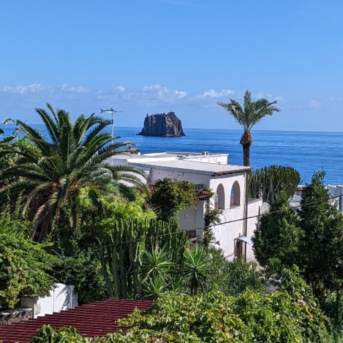 Balade dans les ruelles de Stromboli. Italie, Stromboli.
