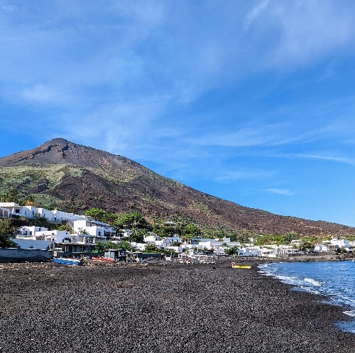 Balade dans les ruelles de Stromboli. Italie, Stromboli.