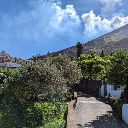 Balade dans les ruelles de Stromboli. Italie, Stromboli.