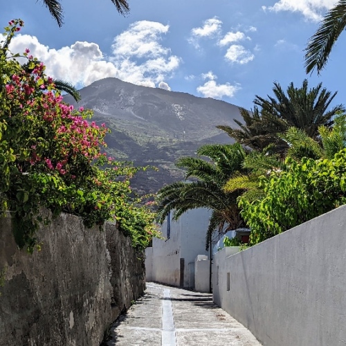 Balade dans les ruelles de Stromboli. Italie, Stromboli.