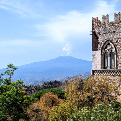 Un magnifique palais. Italie, Taormina.