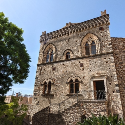 Un magnifique palais. Italie, Taormina.
