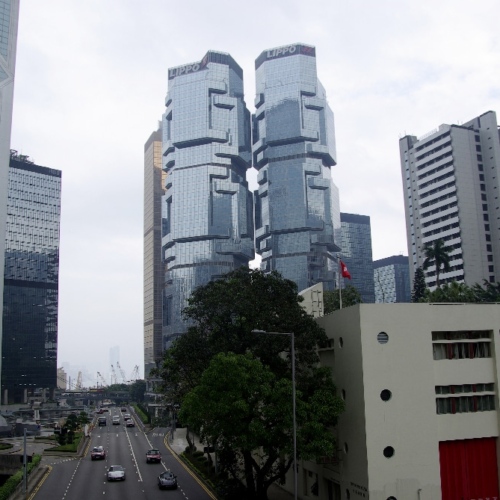 Les tours des banques et grandes entreprises. LIPPO Center et à gauche Bank of China Tower. Hong Kong