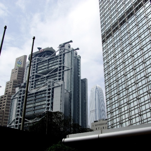Architecture verticale ... La HSBC Tower et en arrière plan Le Two International Finance Centre. Hong Kong