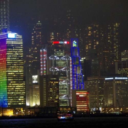 Spectacle nocturne de la Skyline d'Hong Kong. Hong Kong