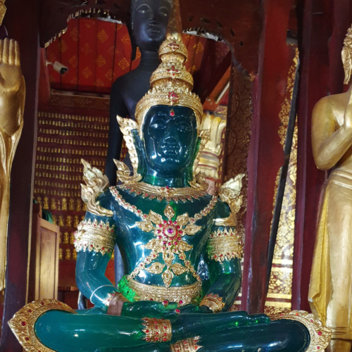 Reproduction du Bouddha d’Émeraude, l'original étant en Thaïlande. Vientiane