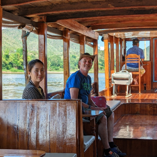 Nous remontons le Mékong en direction des grottes. Luang Prabang
