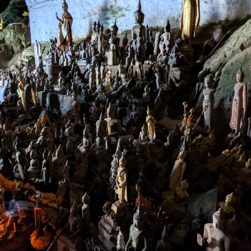 Les grottes de Pak Ou sur le Mékong. Luang Prabang