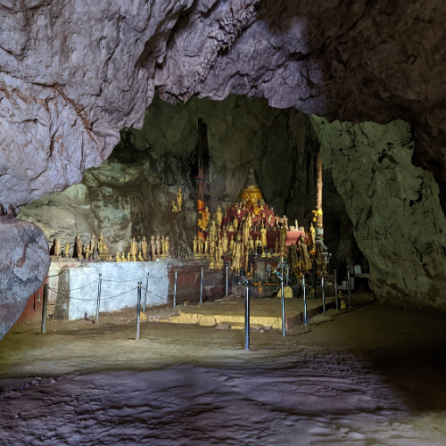 Les grottes de Pak Ou sur le Mékong. Luang Prabang