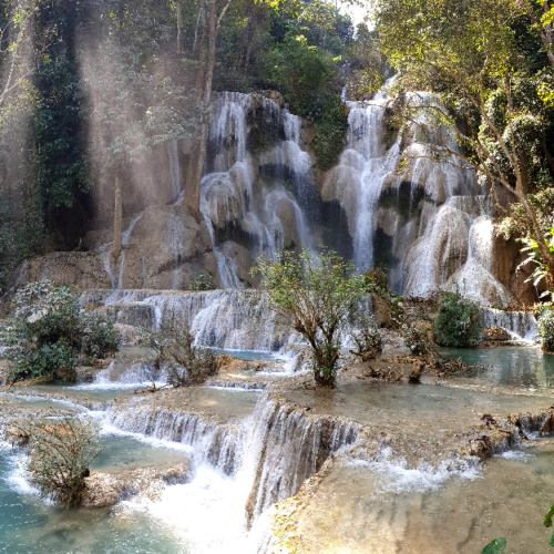 Les chutes de Kuang Sy. Ban Thapene.