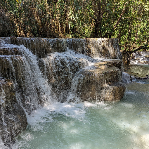 Les chutes de Kuang Sy. Ban Thapene.