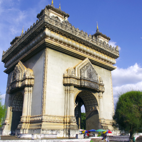 Le Patuxai, l'arc de triomphe laotien. Vientiane