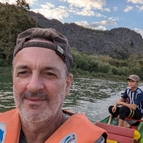 Rivière Nam Song en Bateau. Vang Vieng