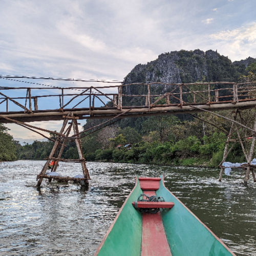 Rivière Nam Song en Bateau. Vang Vieng