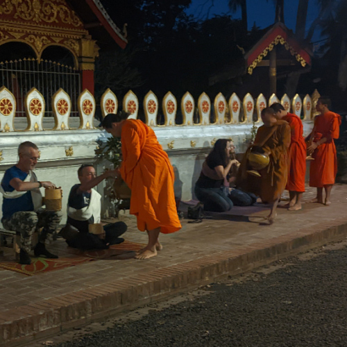 Cérémonie du Tak Bat. Luang Prabang