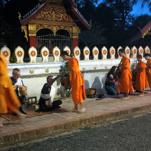 Cérémonie du Tak Bat. Luang Prabang