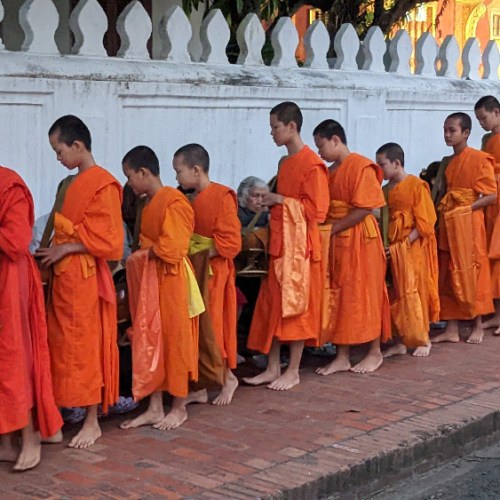 Cérémonie du Tak Bat. Luang Prabang