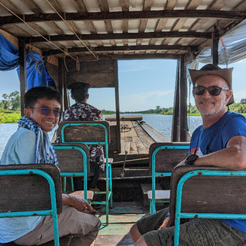 Transport en bateau sur le lac Tonlé sap. Kompong Kleang.