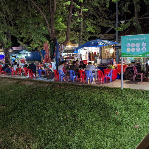 Les berges de la rivière de Siem reap très animées. Siem Reap