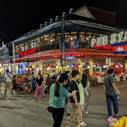 Siem Reap très animée le soir venu. Siem Reap