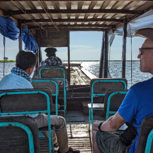 Notre embarcation sur le lac Tonlé Sap. Lac Tonlé Sap.