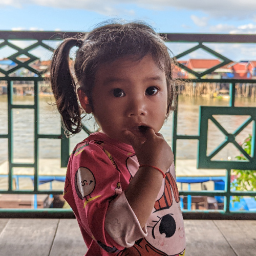 Petite cambodgienne au lac Tonlé Sap. Lac Tonlé Sap.