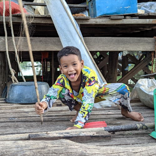 Les enfants du lac Tonlé Sap. Lac Tonlé Sap.
