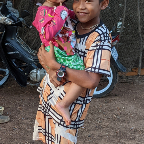Les enfants du lac Tonlé Sap. Lac Tonlé Sap.