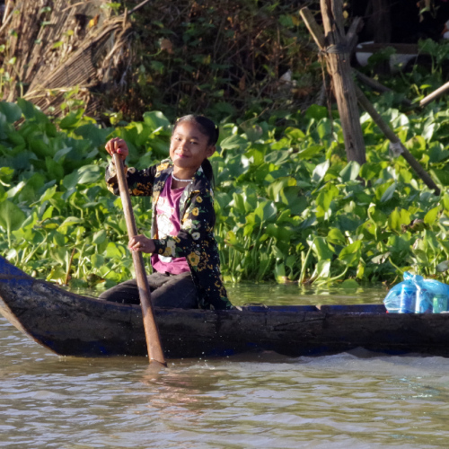 Les enfants du lac Tonlé Sap. Lac Tonlé Sap.