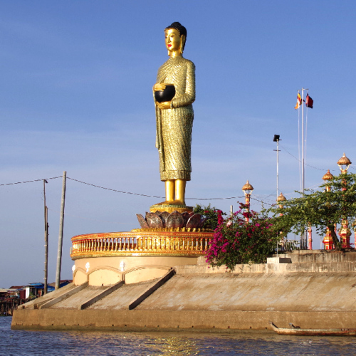Bouddha veille sur les habitants du lac. Lac Tonlé Sap.