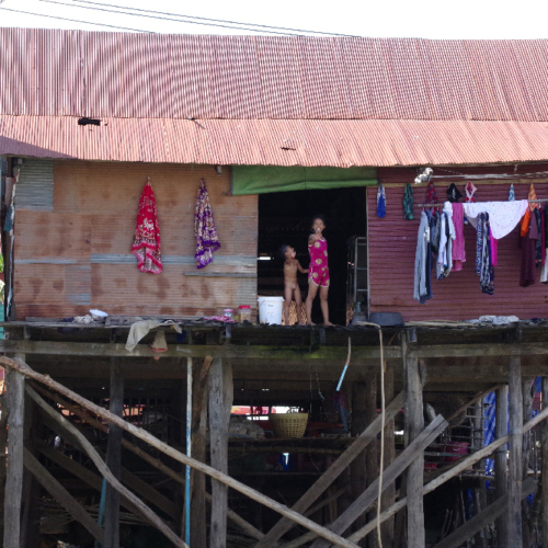Maison sur pilotis à Tonlé Sap. Lac Tonlé Sap.