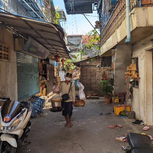 Les vieux quartiers avec les bâtiments coloniaux. Phnom Penh.