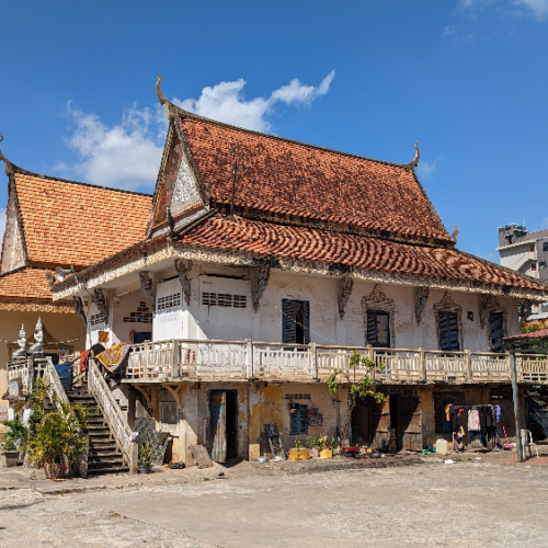 Les vieux quartiers avec les bâtiments coloniaux. Phnom Penh.