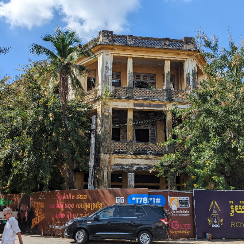 Les vieux quartiers avec les bâtiments coloniaux. Phnom Penh.