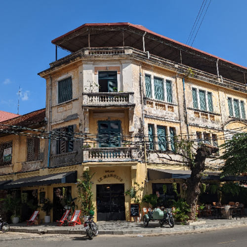 Les vieux quartiers avec les bâtiments coloniaux. Phnom Penh.