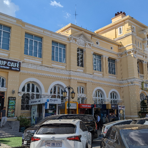 Les vieux quartiers avec les bâtiments coloniaux. Phnom Penh.
