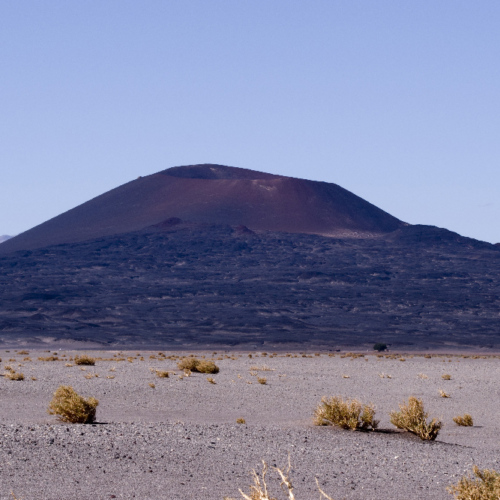 Laguna Carachi Pampa et Campo de Piedra Pomez. Volcan Carachi. La Puna.