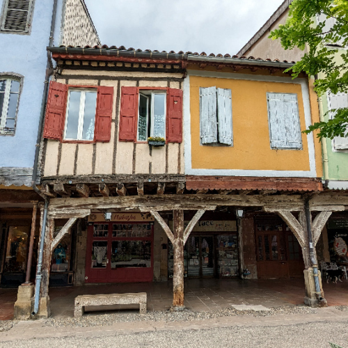 La place des couverts. Mirepoix.