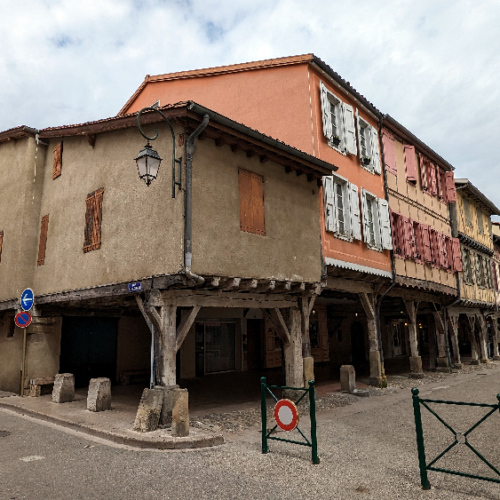 La place des couverts. Mirepoix.