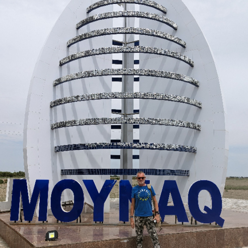 Arrivé dans la ville de Moynak, port de la mer d'Arak. Mer d'Aral, Moynak.