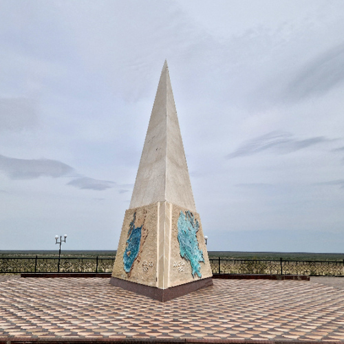 Le monument commémoratif pour la Mer d'Aral. Mer d'Aral, Moynak.