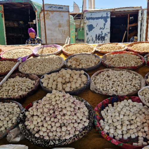 Marché au épices, tisanes, plantes médicinales. col Takhta Katacha.