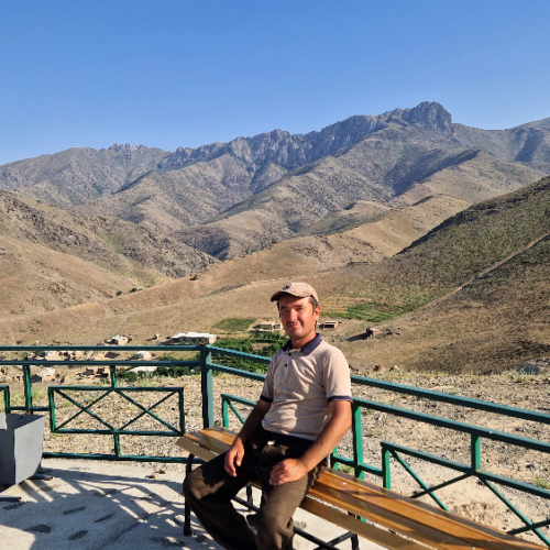 Suite de la balade avec un guide local. Hayat.