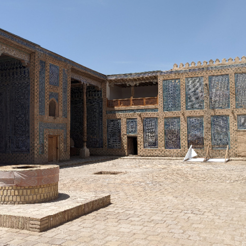 Le Harem, à gauche, les appartements de épouses Khiva.