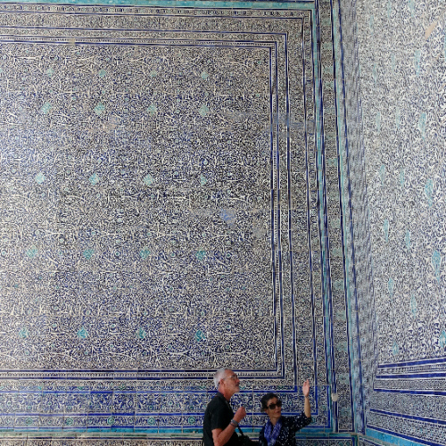 Le Harem. Hayden me montre des majoliques et mosaïques. Khiva.